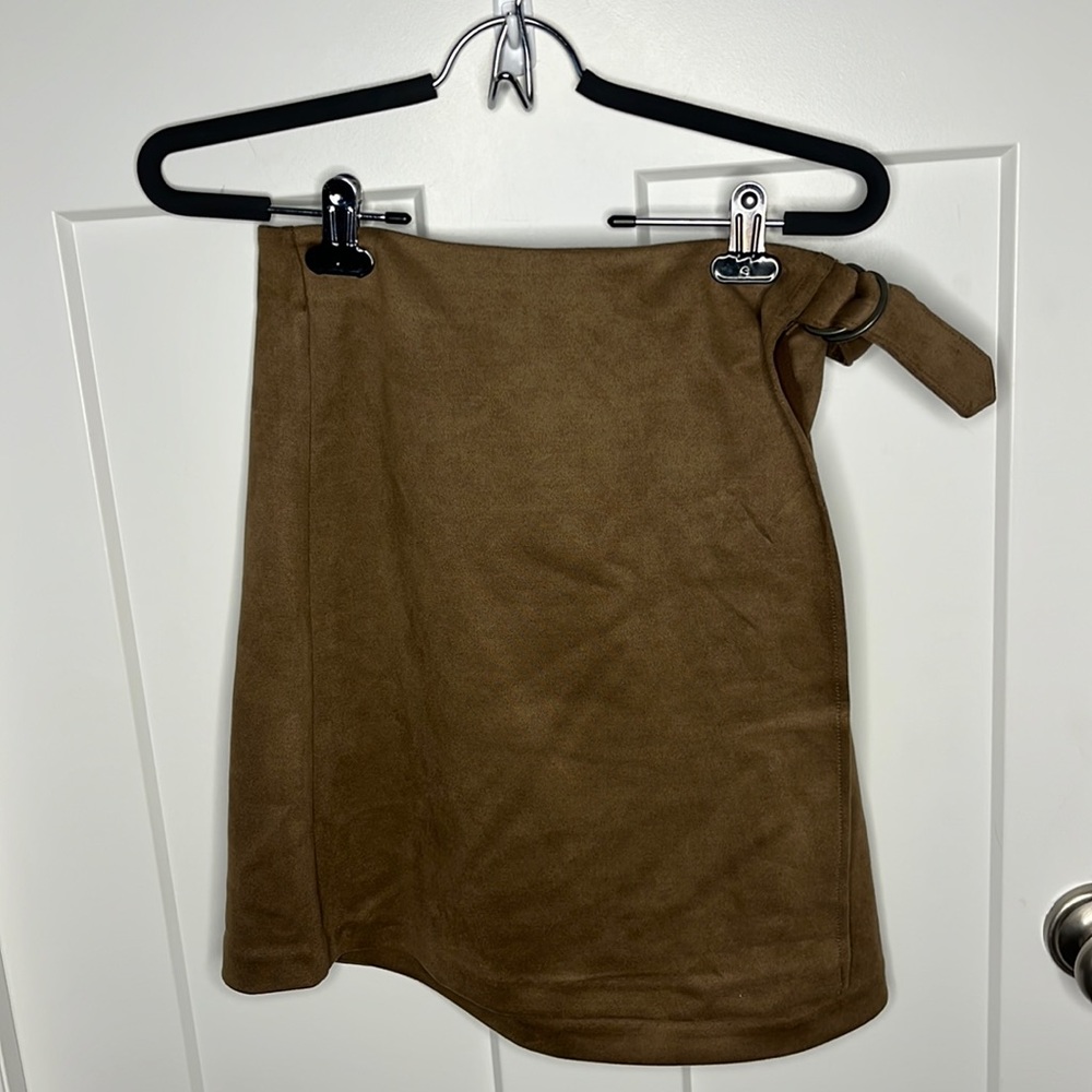 Banana republic NWT wrap faux suede skirt size 4